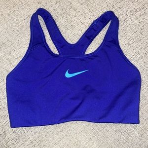 Nike Swoosh Women’s Medium Support 1-Piece Pas Sports Bra